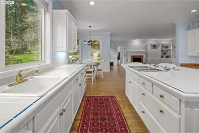 1439 SW Highland Rd, Portland, OR 97221 - Photo 6