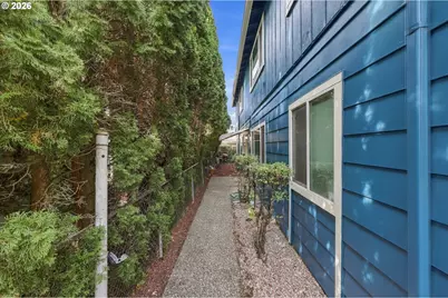 2121 SE 50th Ave, Portland, OR 97215 - Photo 2