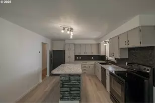 615 5th Ave, Sweet Home, OR 97386 - Photo 4
