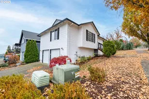 3419 N Knoll Dr, Newberg, OR 97132 - Photo 2