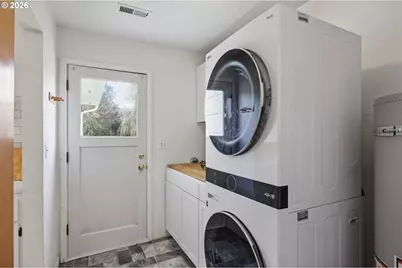 2061 Juniper Ave, Coos Bay, OR 97420 - Photo 10