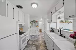 2061 Juniper Ave, Coos Bay, OR 97420 - Photo 8