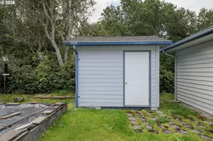 4869 Seapine Dr, Florence, OR 97439 - Photo 36