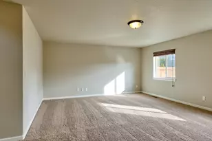 574 Prairie St, Woodburn, OR 97071 - Photo 20