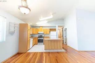 2707 N 4th St, La Grande, OR 97850 - Photo 4