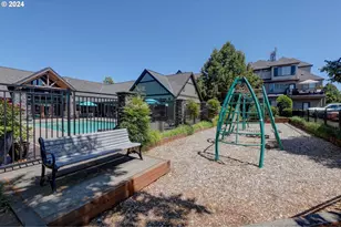 7915 NE Rockne Way, Hillsboro, OR 97006 - Photo 30