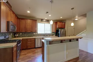 7915 NE Rockne Way, Hillsboro, OR 97006 - Photo 10