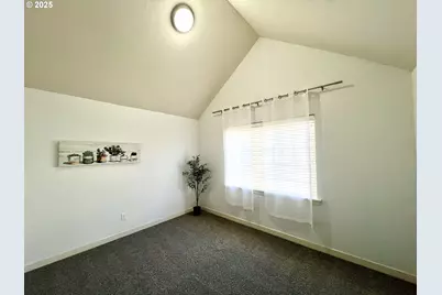 7915 NE Rockne Way, Hillsboro, OR 97006 - Photo 20