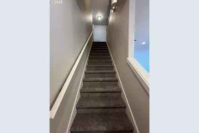 7915 NE Rockne Way, Hillsboro, OR 97006 - Photo 18