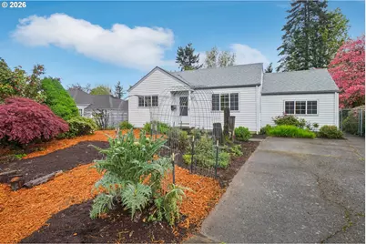 137 Cedar Ln, Wood Village, OR 97060 - Photo 2