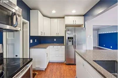 137 Cedar Ln, Wood Village, OR 97060 - Photo 6