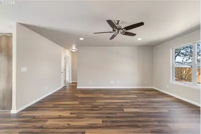754 SE Hall St, Winston, OR 97496 - Photo 14