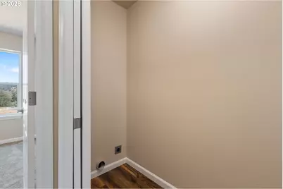 754 SE Hall St, Winston, OR 97496 - Photo 40