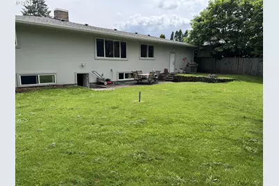 1427 SE 109th Ave, Portland, OR 97216 - Photo 12