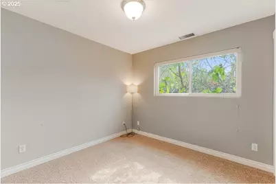 2915 NE Fremont Dr, Portland, OR 97220 - Photo 12