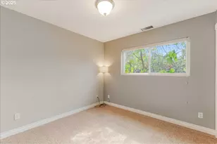 2915 NE Fremont Dr, Portland, OR 97220 - Photo 12