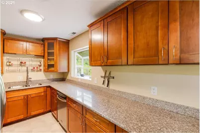 2915 NE Fremont Dr, Portland, OR 97220 - Photo 4