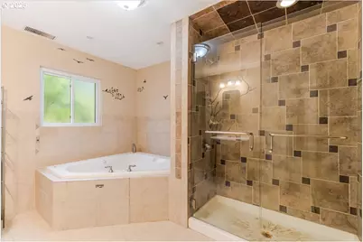 2915 NE Fremont Dr, Portland, OR 97220 - Photo 14