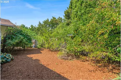 2915 NE Fremont Dr, Portland, OR 97220 - Photo 16