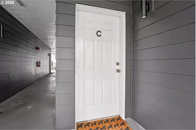 606 S Nevada St #C, Portland, OR 97219 - Photo 2