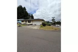 469 Westmont Dr, Reedsport, OR 97467 - Photo 2