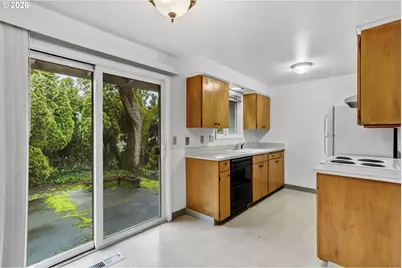 10238 NE Morris Ct, Portland, OR 97220 - Photo 14