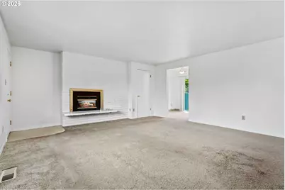 10238 NE Morris Ct, Portland, OR 97220 - Photo 12