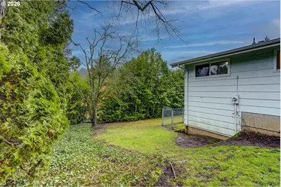 10238 NE Morris Ct, Portland, OR 97220 - Photo 30