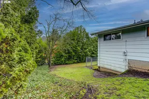 10238 NE Morris Ct, Portland, OR 97220 - Photo 30