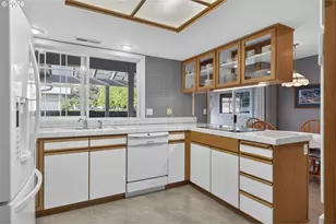 200 Rivershore Dr, Roseburg, OR 97470 - Photo 14