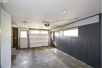 12505 SE Mill Ct, Portland, OR 97233 - Photo 32