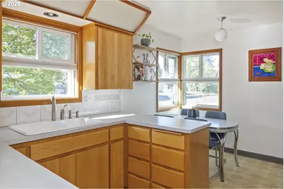 12505 SE Mill Ct, Portland, OR 97233 - Photo 10