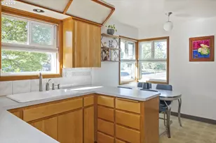 12505 SE Mill Ct, Portland, OR 97233 - Photo 10