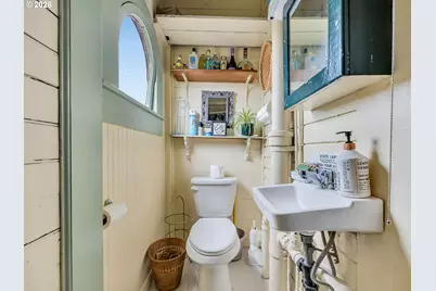847 Exchange St, Astoria, OR 97103 - Photo 18