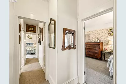 847 Exchange St, Astoria, OR 97103 - Photo 24