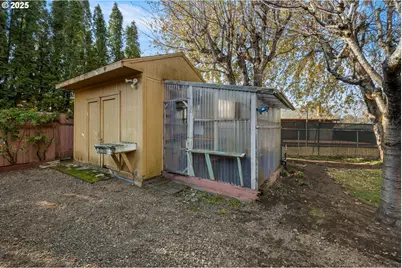 2521 SE Clark Ct, Troutdale, OR 97060 - Photo 30