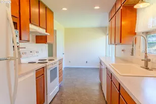590 SE Conyers St, Clatskanie, OR 97016 - Photo 6