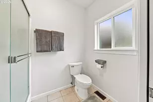 2614 Loma Vista Dr, Roseburg, OR 97471 - Photo 18