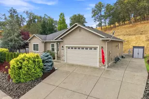 2614 Loma Vista Dr, Roseburg, OR 97471 - Photo 2