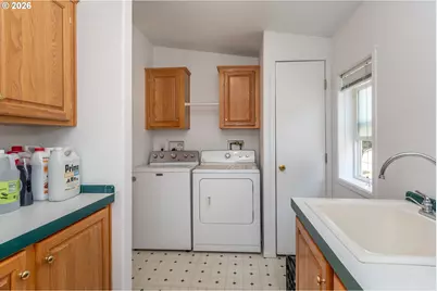 135 Light Ct, Roseburg, OR 97471 - Photo 22