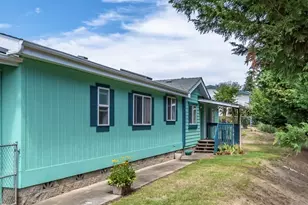 135 Light Ct, Roseburg, OR 97471 - Photo 2