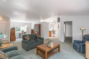 135 Light Ct, Roseburg, OR 97471 - Photo 6