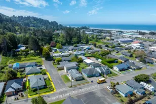 29545 Bailor St, Gold Beach, OR 97444 - Photo 2