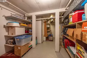 403 W 9th St, The Dalles, OR 97058 - Photo 32