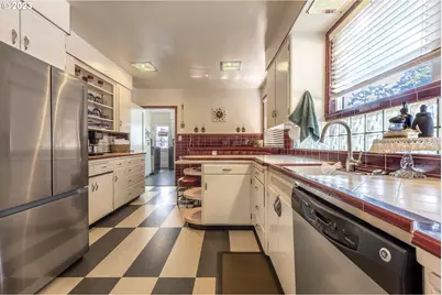 403 W 9th St, The Dalles, OR 97058 - Photo 12