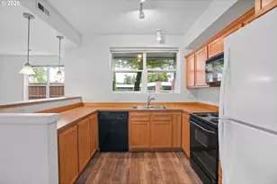 2004 NE Cadbury Ave, Hillsboro, OR 97006 - Photo 12