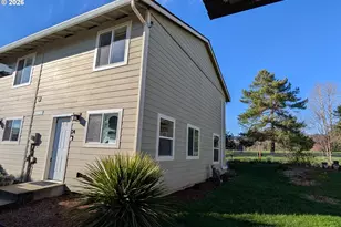 3305 E Vittoria Way, Newberg, OR 97132 - Photo 1