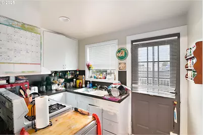 7521 N Gloucester Ave, Portland, OR 97203 - Photo 8