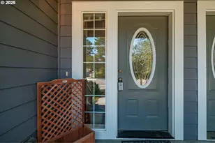 1036 9th St, Florence, OR 97439 - Photo 4