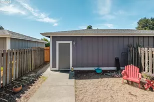 1036 9th St, Florence, OR 97439 - Photo 40